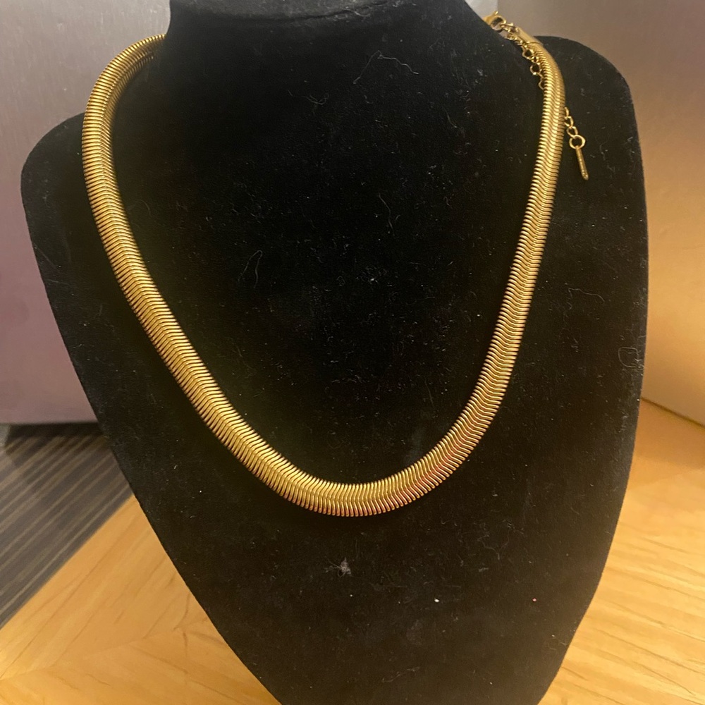 Elegant Gold Necklace
